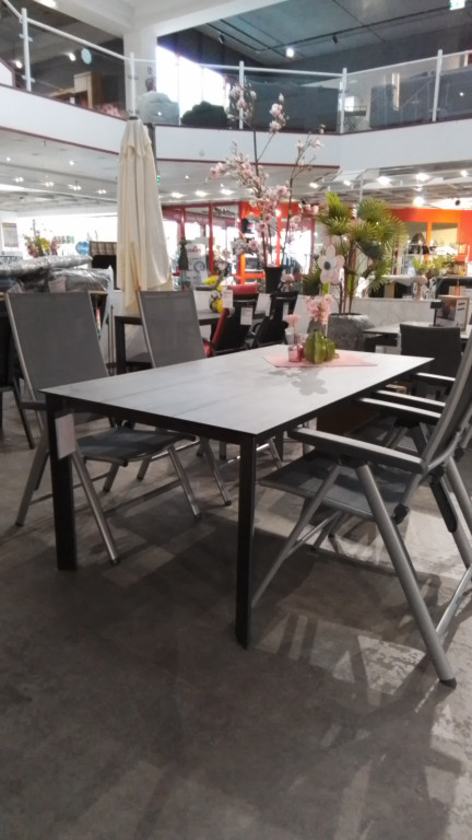Gartentisch mit 4 Funiktions-Sessel