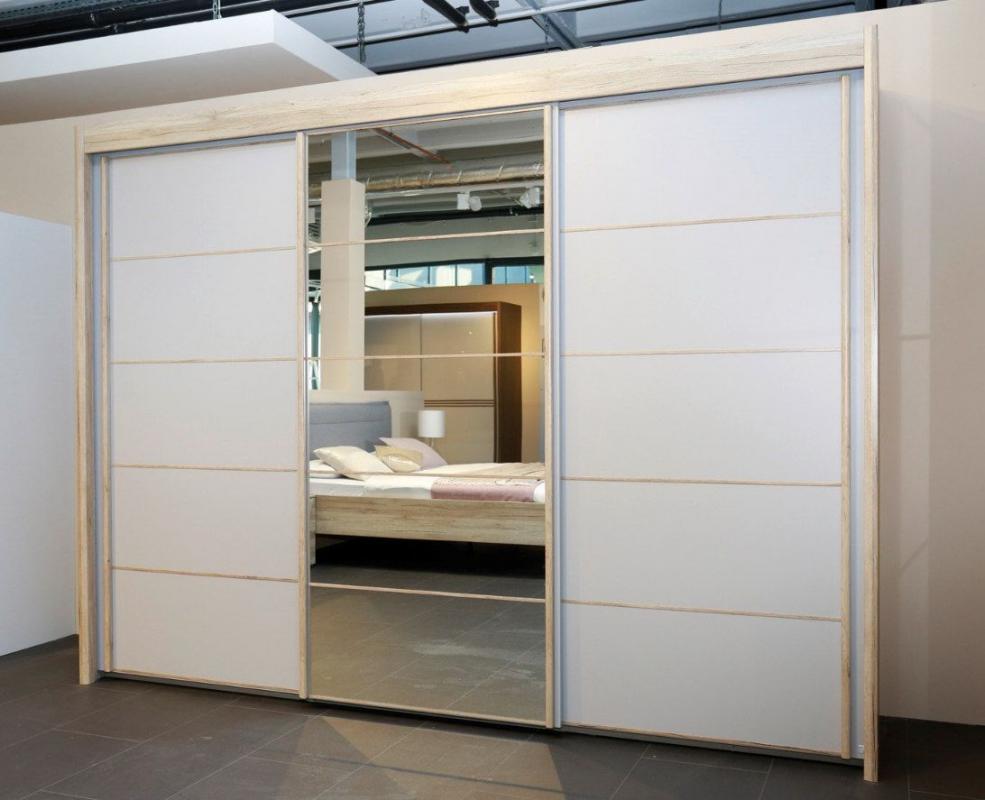 Schwebetürenschrank